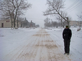 Rhona on Main Street of Glinnoye/Gluckstal