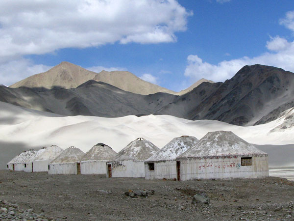 [Image: Xinjiang,-China---Road-from-Kashgar-to-K...ake-68.jpg]